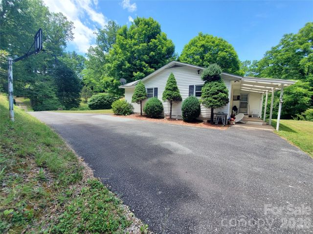 886 Hanging Rock Road, Spruce Pine, NC 28777