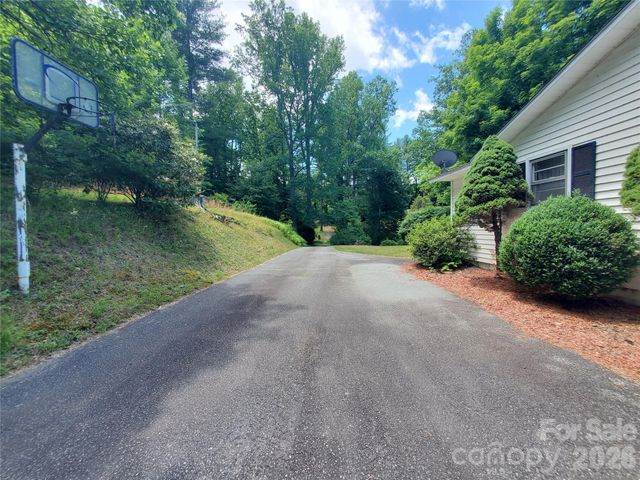 886 Hanging Rock Road, Spruce Pine, NC 28777