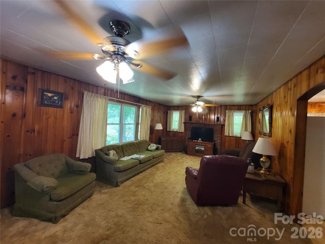 886 Hanging Rock Road, Spruce Pine, NC 28777