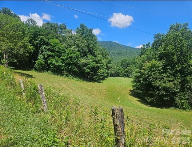 886 Hanging Rock Road, Spruce Pine, NC 28777