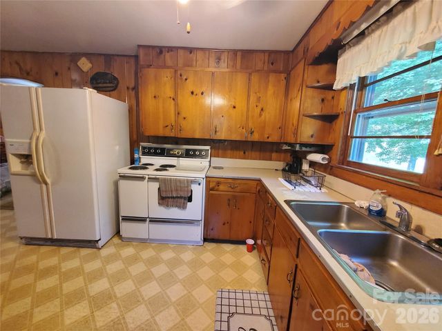 886 Hanging Rock Road, Spruce Pine, NC 28777