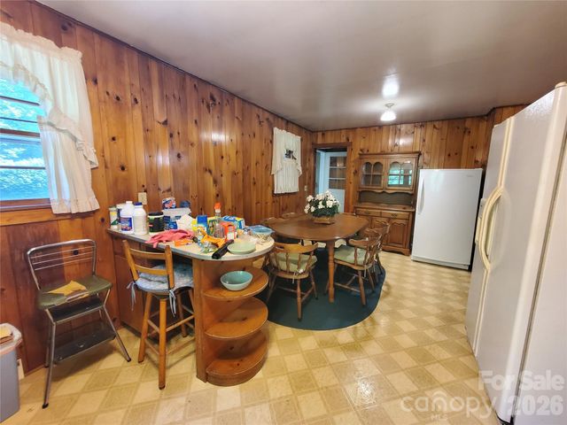 886 Hanging Rock Road, Spruce Pine, NC 28777