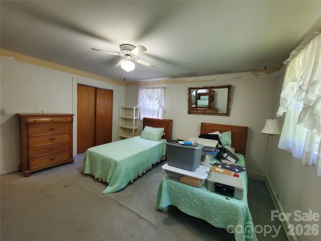 886 Hanging Rock Road, Spruce Pine, NC 28777