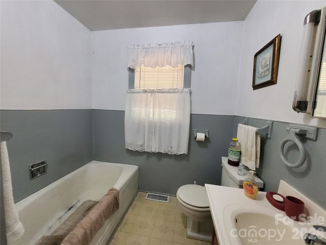 886 Hanging Rock Road, Spruce Pine, NC 28777