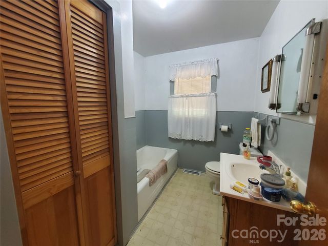 886 Hanging Rock Road, Spruce Pine, NC 28777