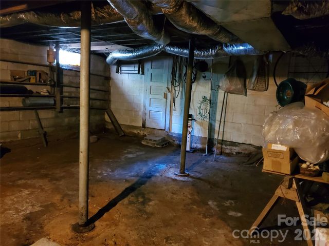 886 Hanging Rock Road, Spruce Pine, NC 28777