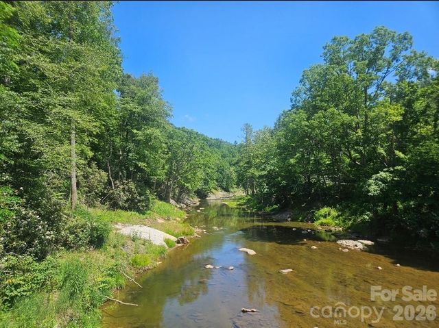 886 Hanging Rock Road, Spruce Pine, NC 28777