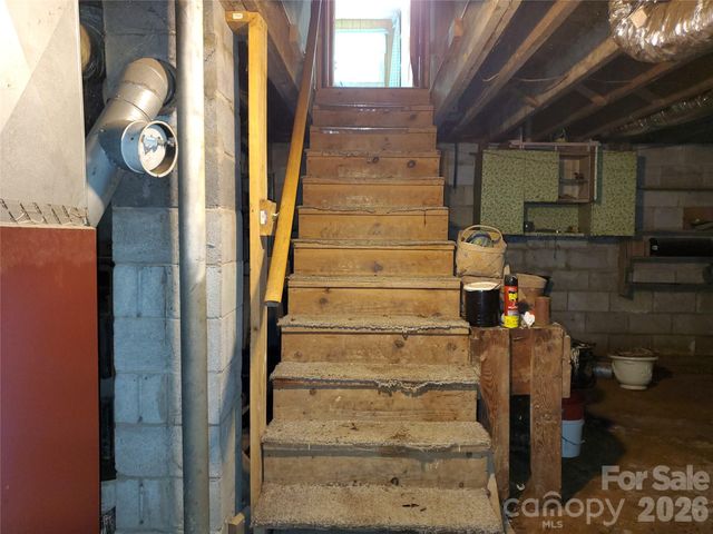 886 Hanging Rock Road, Spruce Pine, NC 28777