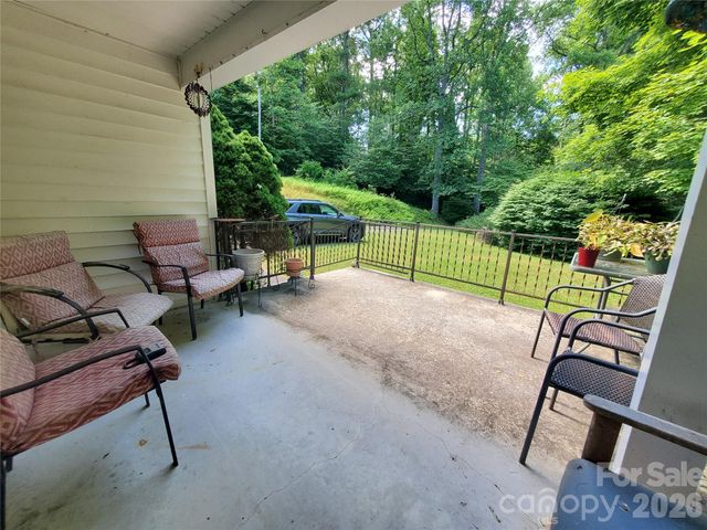 886 Hanging Rock Road, Spruce Pine, NC 28777