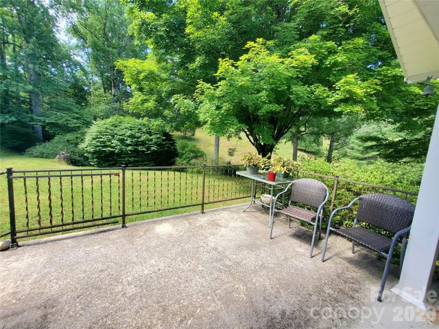 886 Hanging Rock Road, Spruce Pine, NC 28777