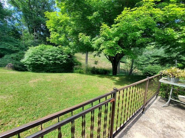 886 Hanging Rock Road, Spruce Pine, NC 28777