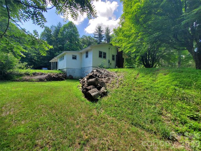 886 Hanging Rock Road, Spruce Pine, NC 28777