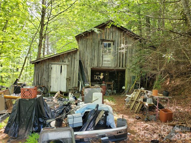 886 Hanging Rock Road, Spruce Pine, NC 28777