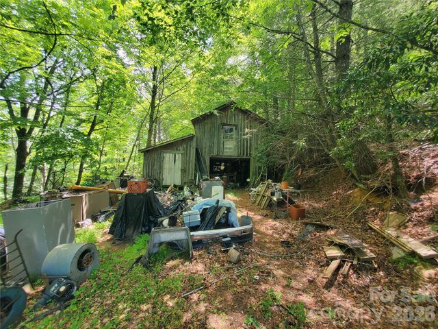 886 Hanging Rock Road, Spruce Pine, NC 28777