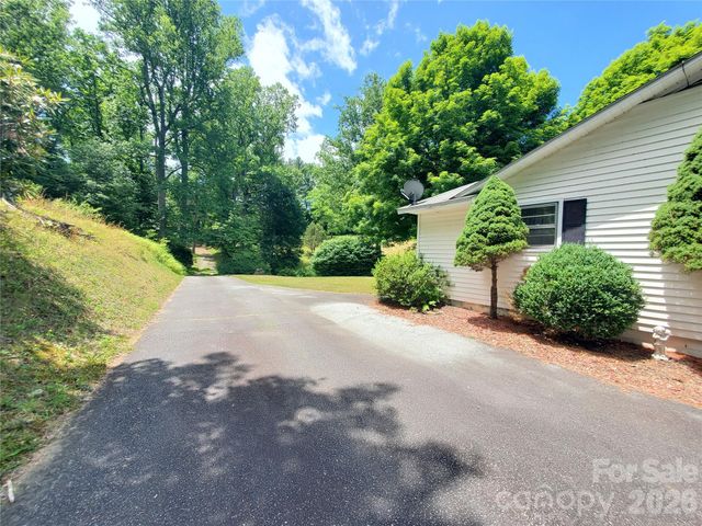 886 Hanging Rock Road, Spruce Pine, NC 28777