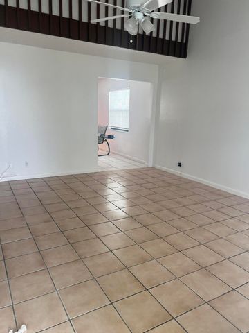 57 Peachtree Place, Boynton Beach, FL 33436