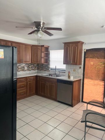57 Peachtree Place, Boynton Beach, FL 33436