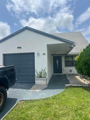 57 Peachtree Place, Boynton Beach, FL 33436