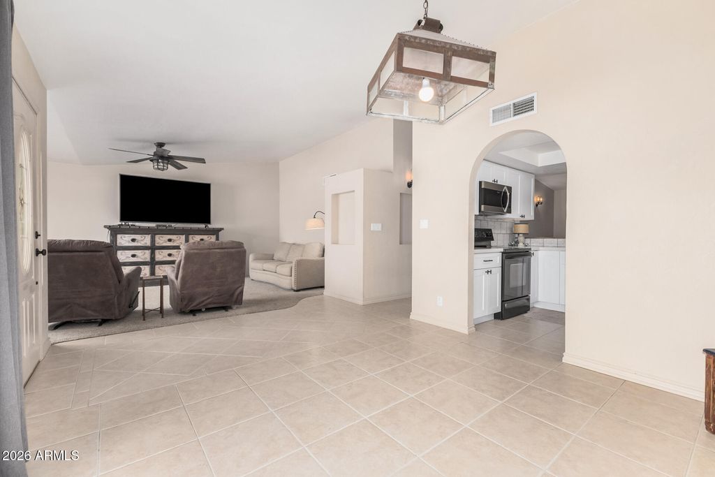 Image 11 of property listing at 10765 E SAHUARO Drive, Scottsdale, AZ 85259