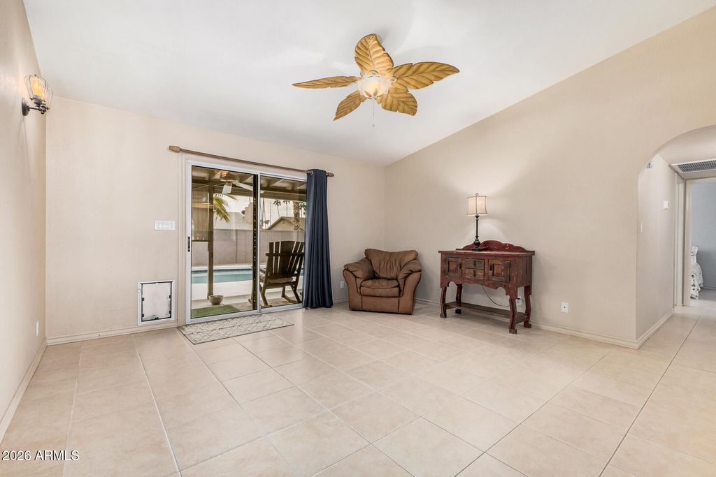 Image 14 of property listing at 10765 E SAHUARO Drive, Scottsdale, AZ 85259