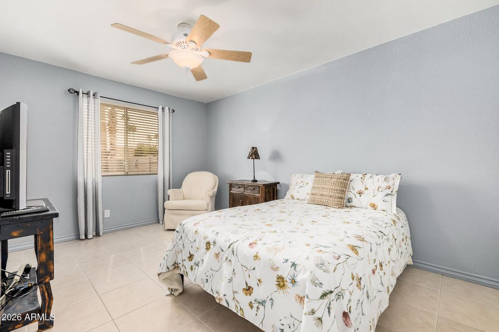 Image 21 of property listing at 10765 E SAHUARO Drive, Scottsdale, AZ 85259