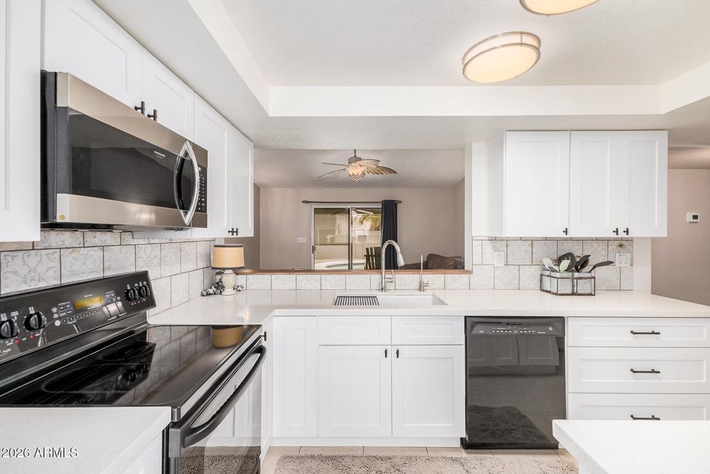 Image 4 of property listing at 10765 E SAHUARO Drive, Scottsdale, AZ 85259