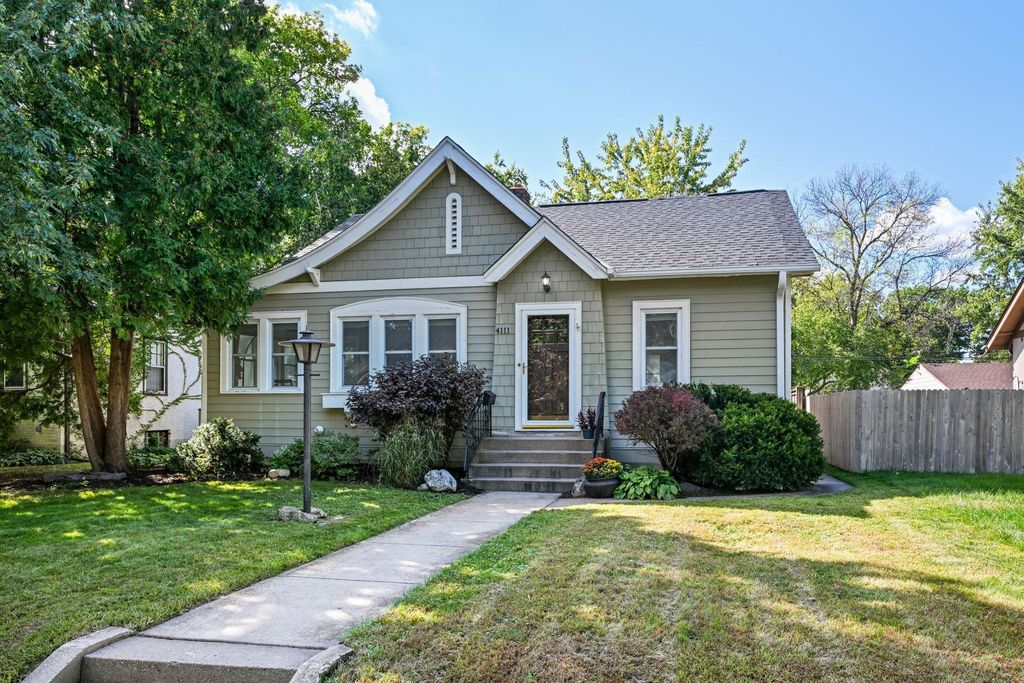 4111 Vincent Avenue N, Minneapolis, MN 55412