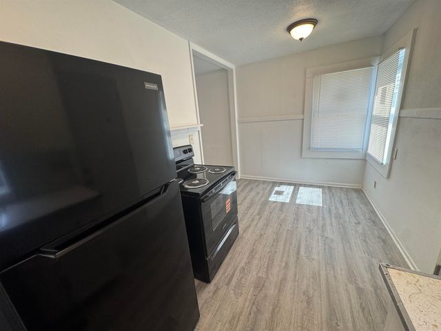 824 S Water St, Wichita, KS 67213