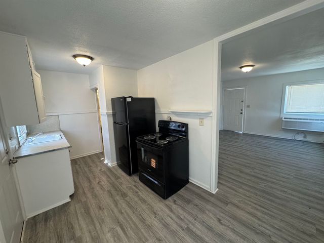 824 S Water St, Wichita, KS 67213