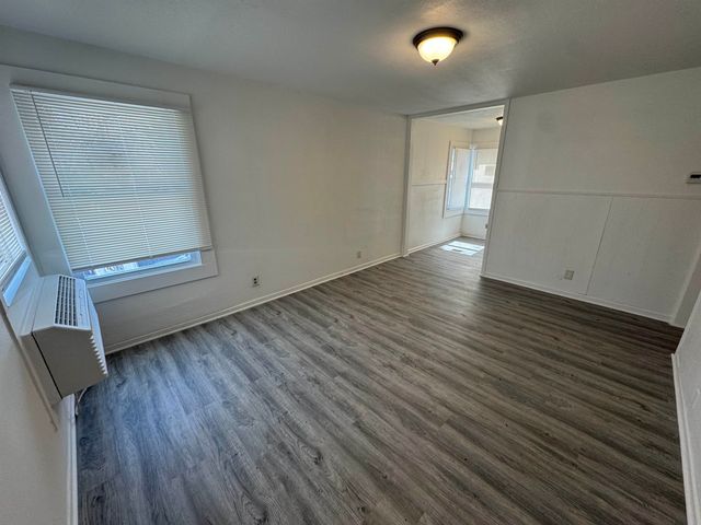 824 S Water St, Wichita, KS 67213