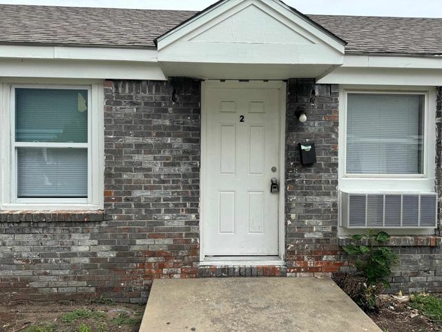 824 S Water St, Wichita, KS 67213