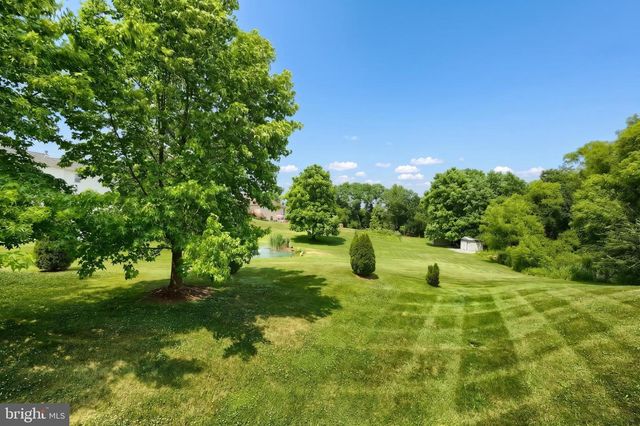 2380 BARRISTER DR, York, PA 17404