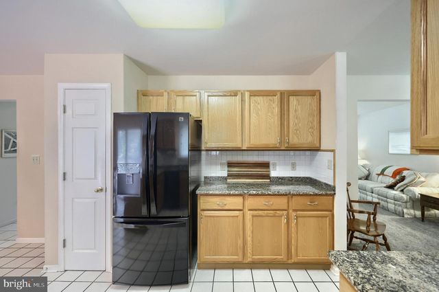 2380 BARRISTER DR, York, PA 17404