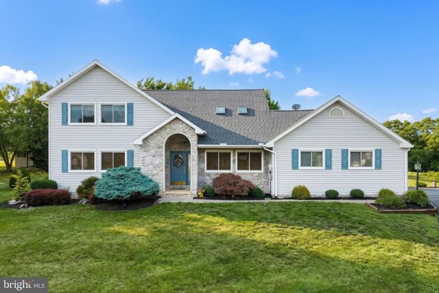 2380 BARRISTER DR, York, PA 17404