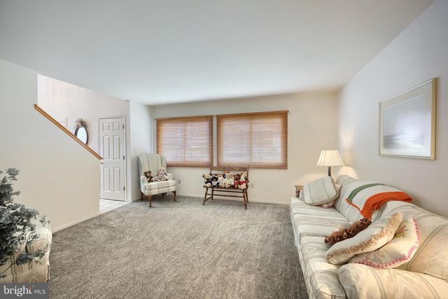 2380 BARRISTER DR, York, PA 17404