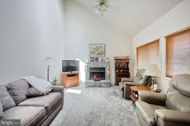 2380 BARRISTER DR, York, PA 17404