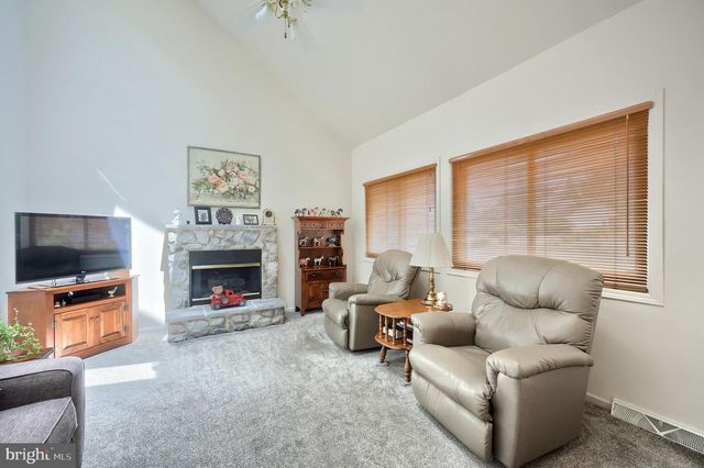 2380 BARRISTER DR, York, PA 17404