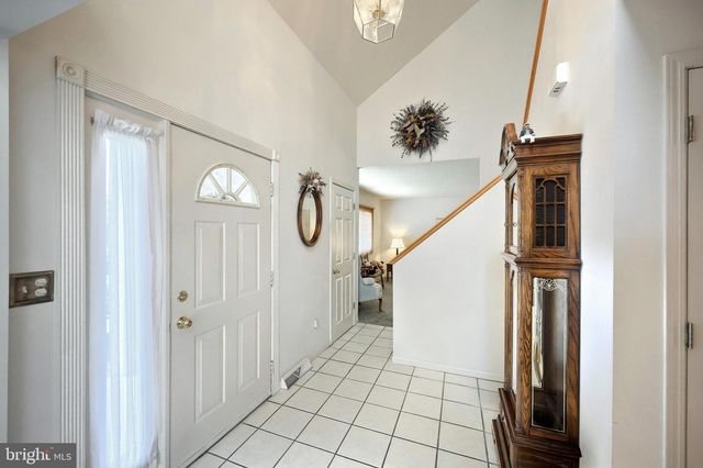 2380 BARRISTER DR, York, PA 17404