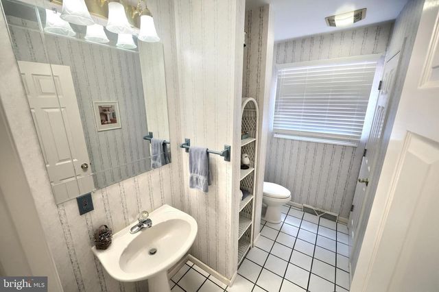 2380 BARRISTER DR, York, PA 17404