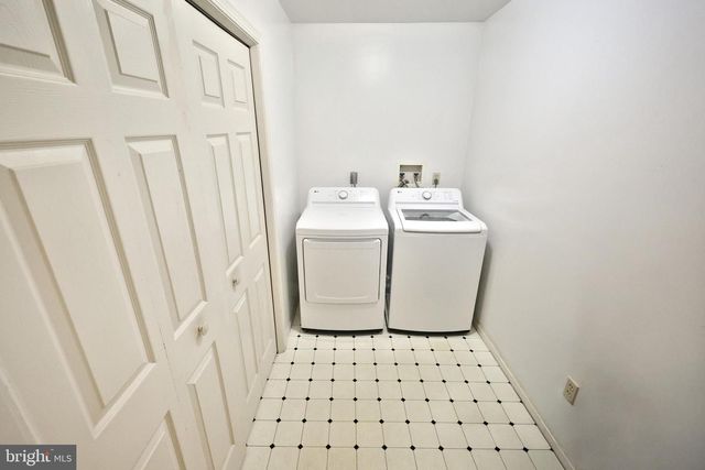 2380 BARRISTER DR, York, PA 17404