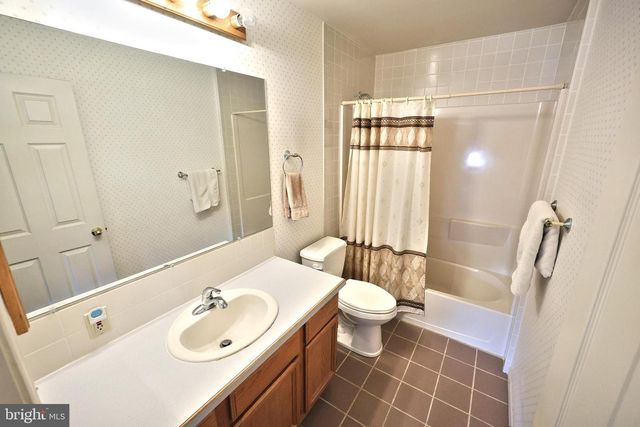 2380 BARRISTER DR, York, PA 17404