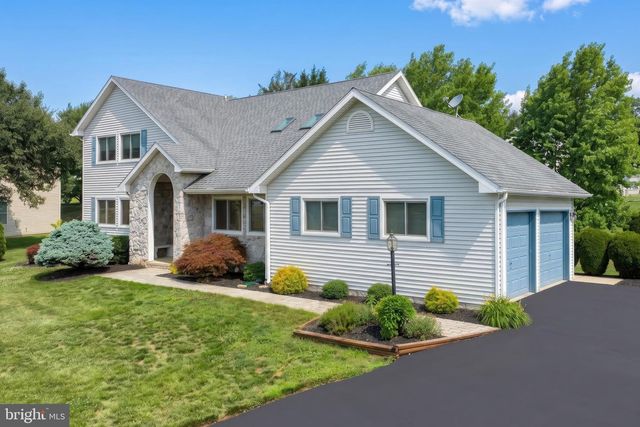 2380 BARRISTER DR, York, PA 17404