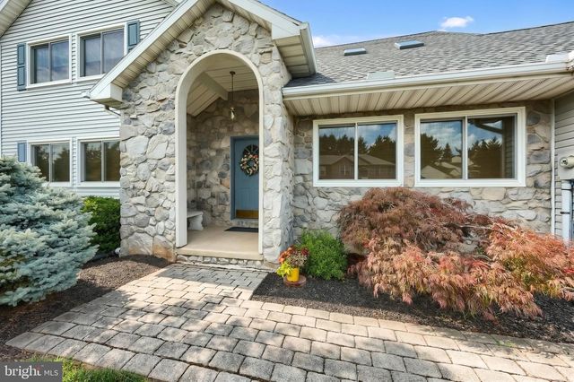 2380 BARRISTER DR, York, PA 17404
