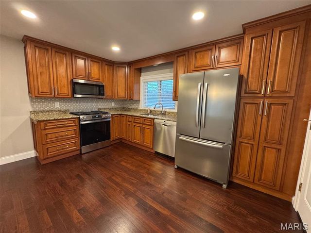 701 Fernview Drive, Creve Coeur, MO 63141