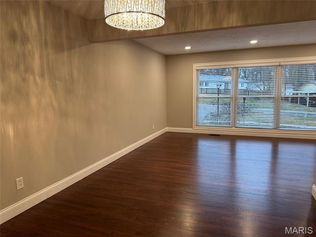 701 Fernview Drive, Creve Coeur, MO 63141