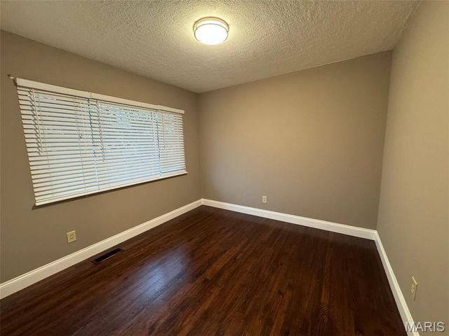 701 Fernview Drive, Creve Coeur, MO 63141