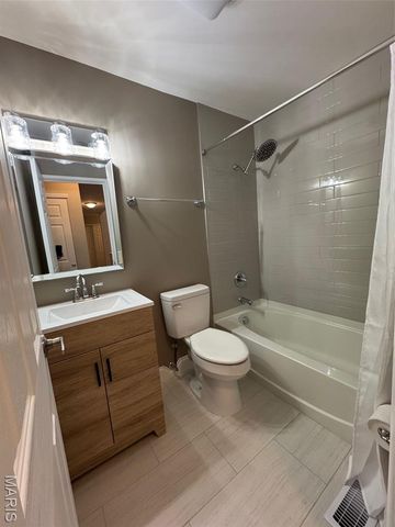 701 Fernview Drive, Creve Coeur, MO 63141