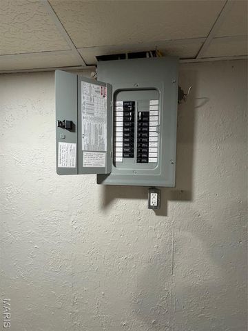 701 Fernview Drive, Creve Coeur, MO 63141