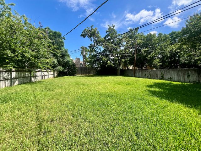 1703 Pecan Park Drive, Arlington, TX 76012