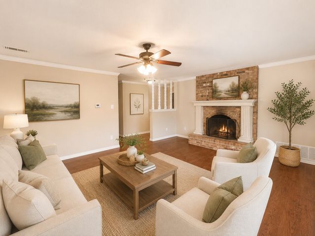 1703 Pecan Park Drive, Arlington, TX 76012